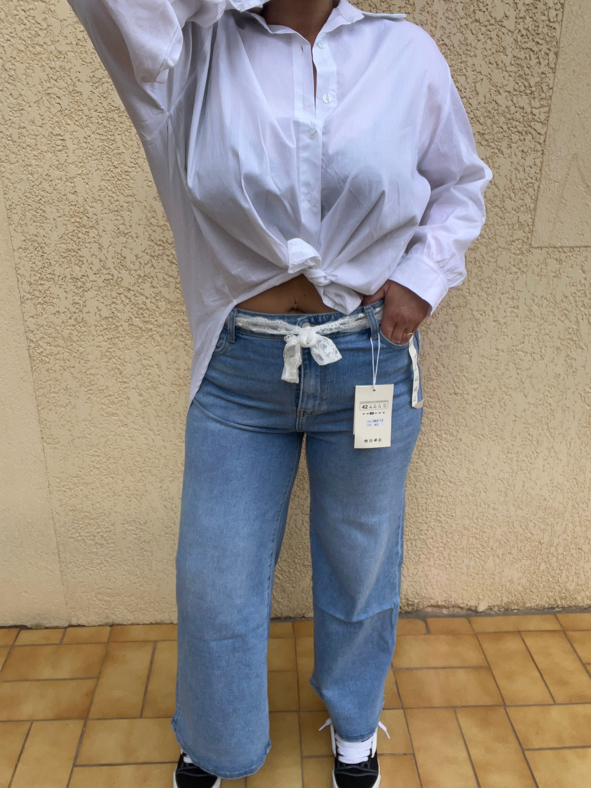 Jeans clair ceinture dentelle