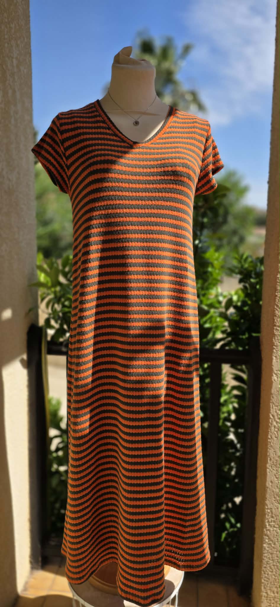 Robe longue en mailles à rayures